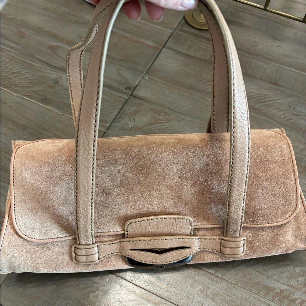 Tod’s blush pink suede shoulder bag - Picture 2 of 10